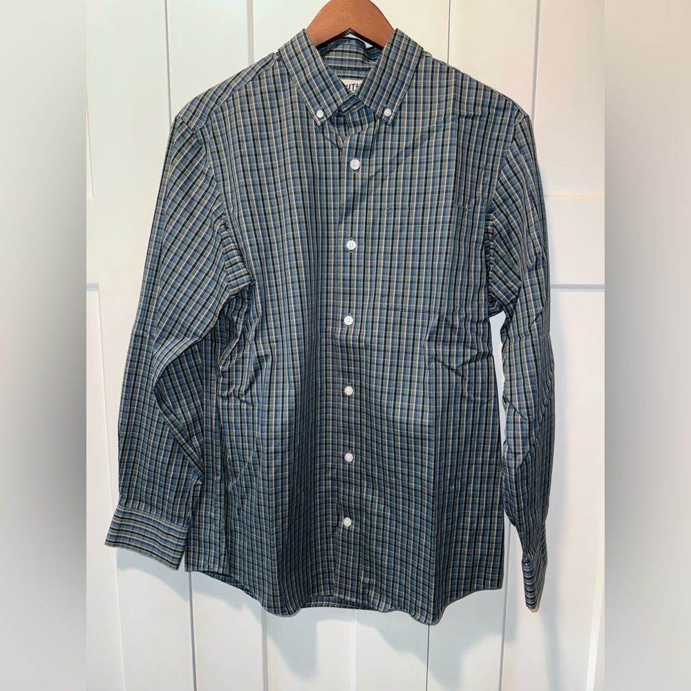 Duluth Trading Co. Men’s Relaxed Fit Button Down Shirt, Size S